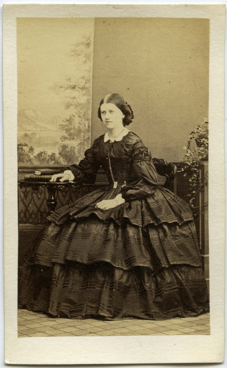 Porträtt på Louise Hessle född Darin.