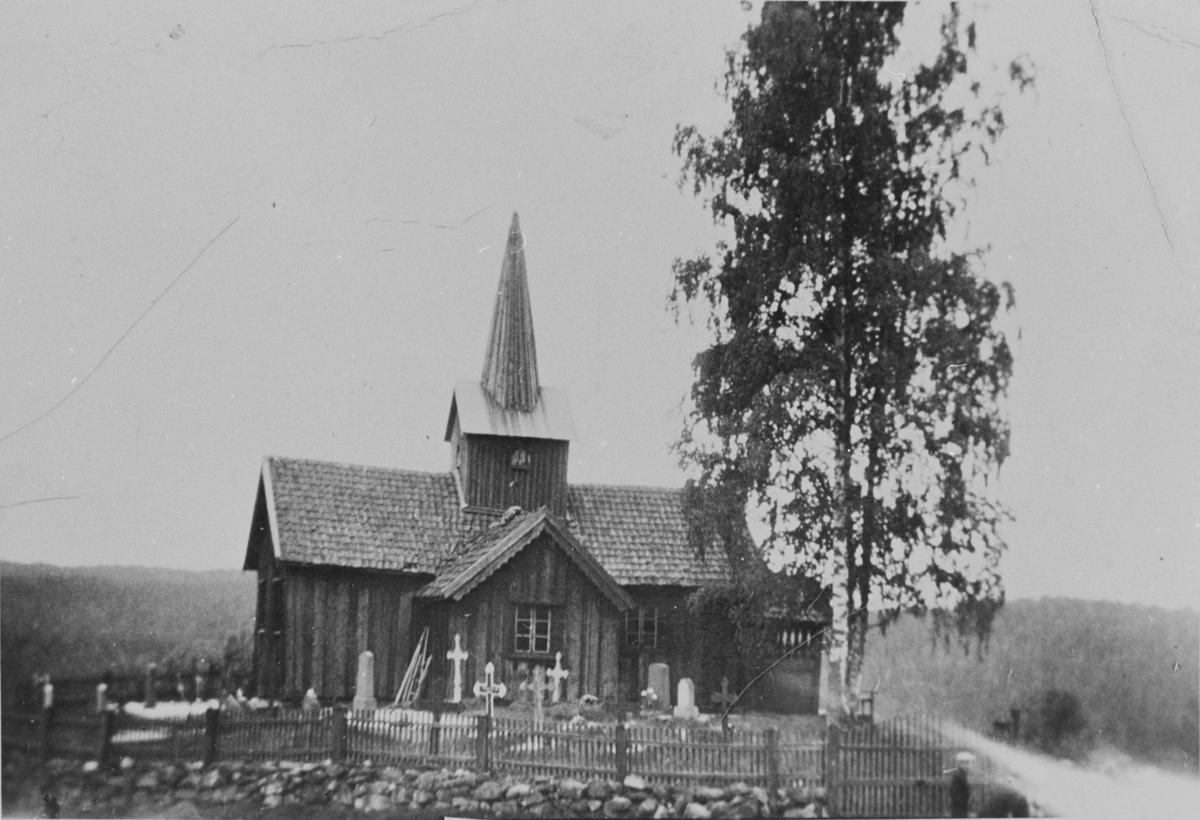 Vatnås Kirke sett fra "Kjørke-Vatnås" i 1936