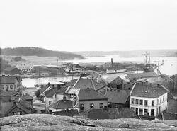 Sannesund i Sarpsborg med seilskuter på Glomma. Tomaster og 