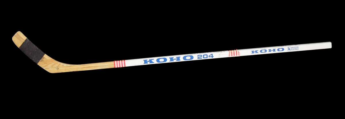 Ishockeyklubba av märket KOHO 204, tillverkad i Finland.