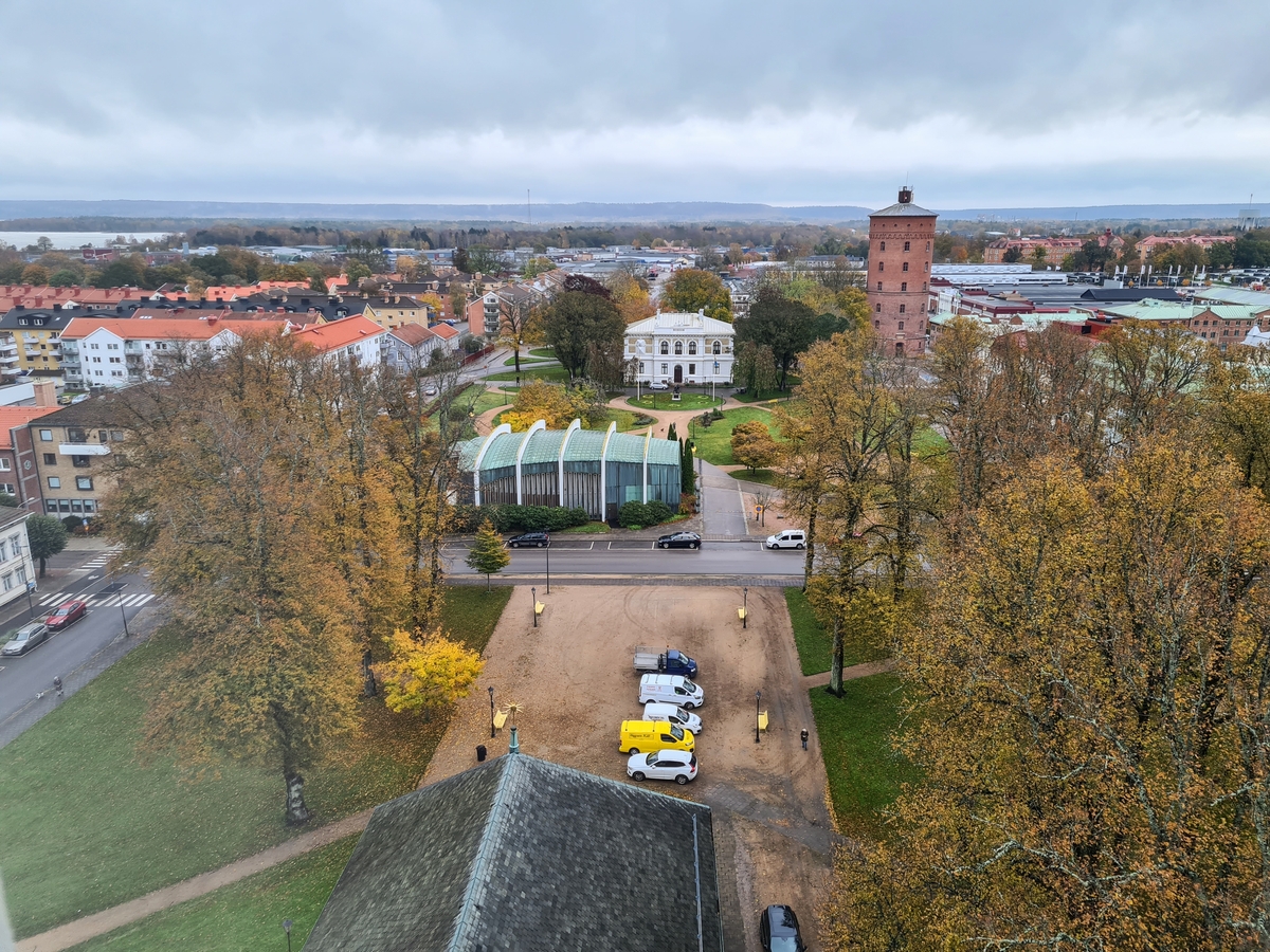 Vänersborgs kyrka. Utsikt över Vänersborgs museum från kyrktornet