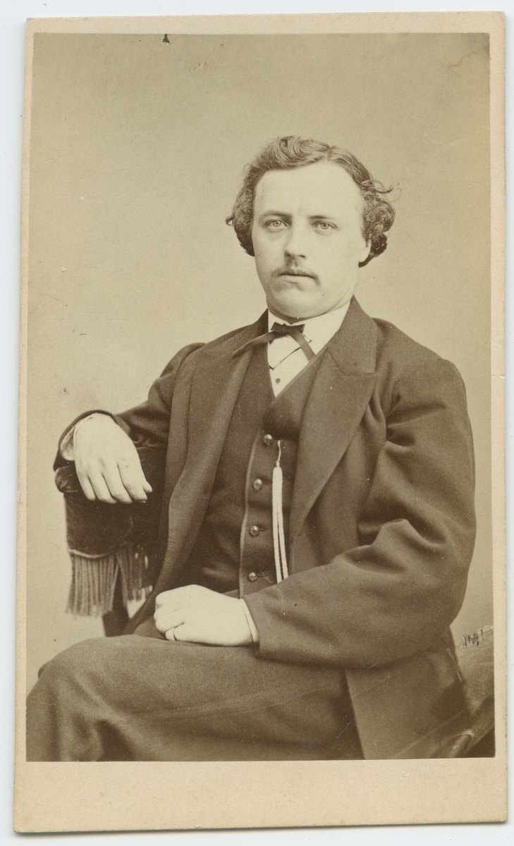 Porträtt på J. A. Kjellbom.
