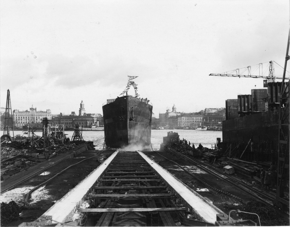 Götaverken, Göteborg. Sjösättning av M/S Grena den 15 oktober 1934.
