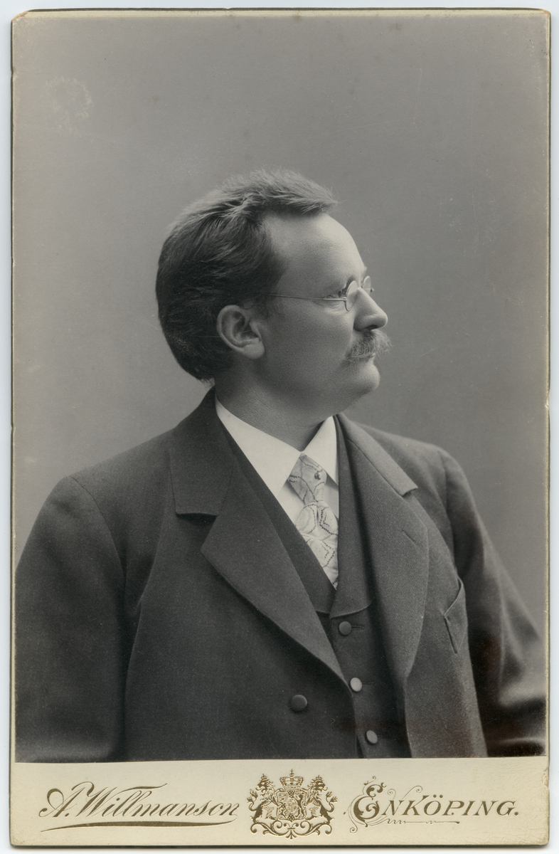 Porträtt, fotografen Anders Willmanson, f. 1853-05-01 i Rättvik, d. 1924-04-08 i Enköping.