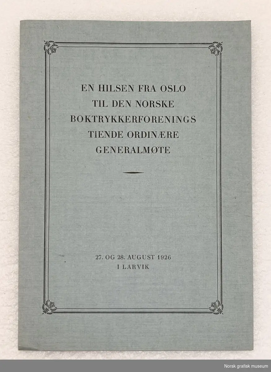 En hilsen fra Oslo til den Norske boktrykkerforenings tiende ordinære generalmøte. 

27. og 28. august 1926
I Larvik

Det mallingske boktrykkeri