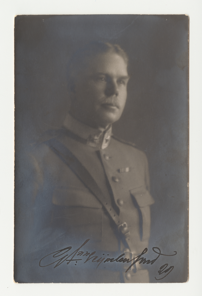 Porträtt av generalmajor Gösta (Gustaf) Leijonhufvud.