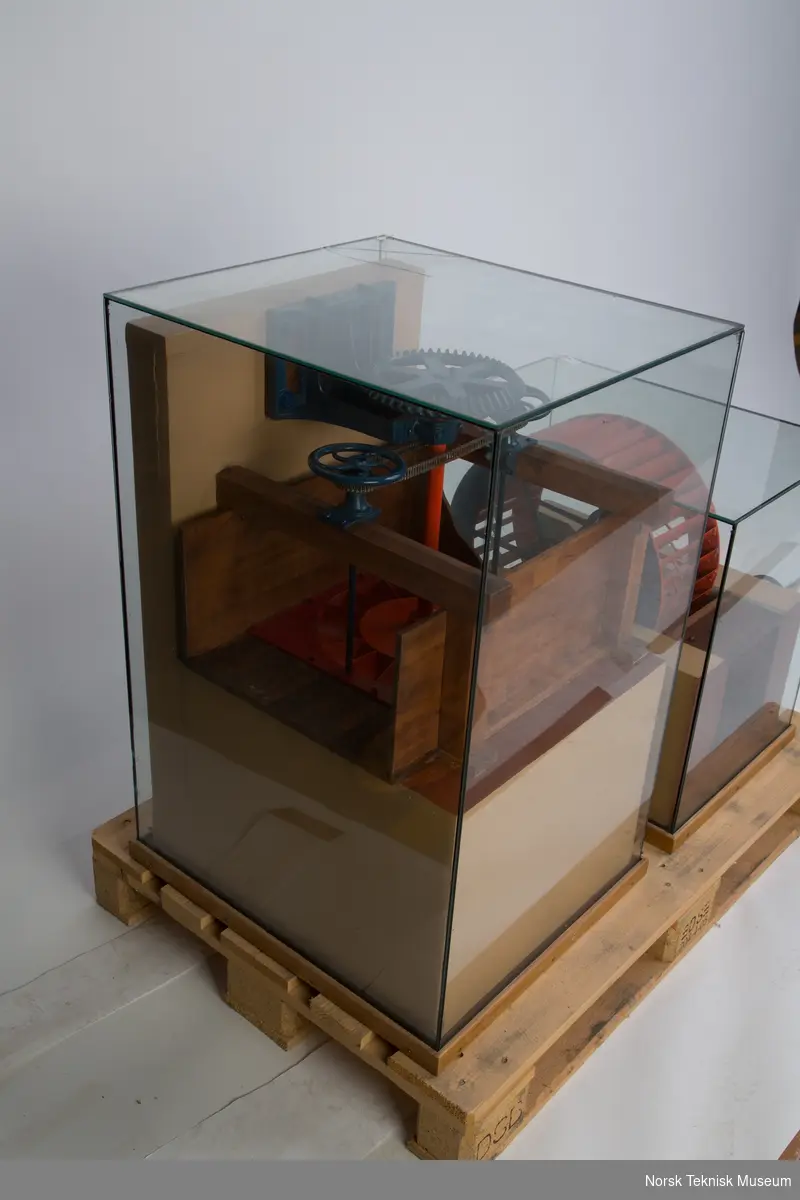 Modell i glassmonter