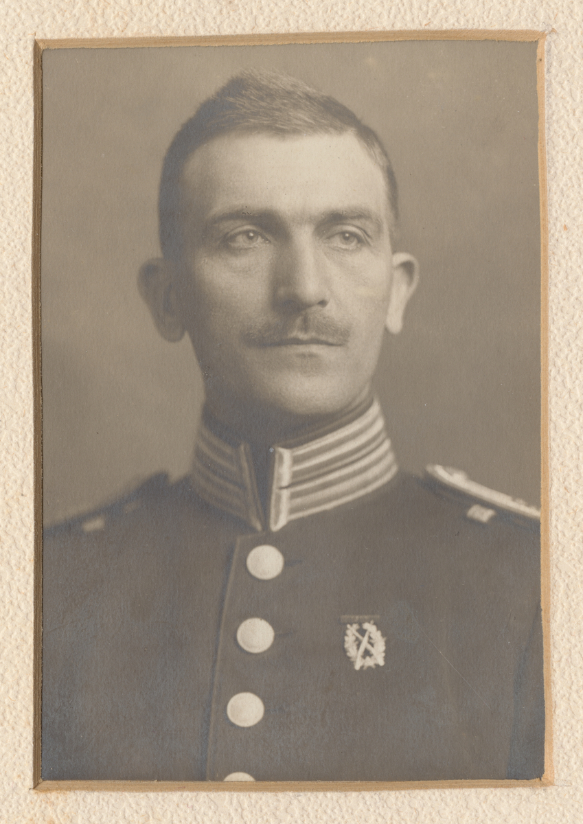 Porträtt av Carl Oskar Fredrik Modd, fanjunkare vid Göta livgarde.