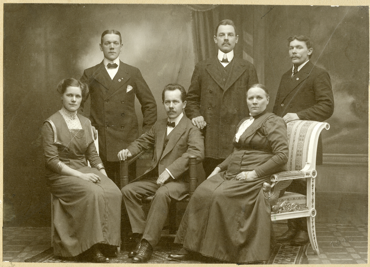 Fläckebo sn, Hassmyra.
Familjen Anders Johan Eriksson. 1905.