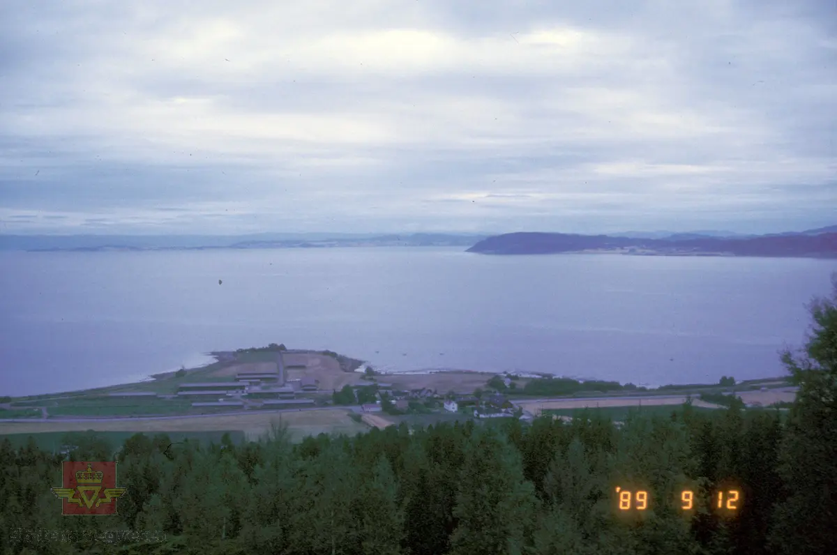 Utsikt over Midtsanden og Litlsandan gård, sett fra den nye E-6 Øst