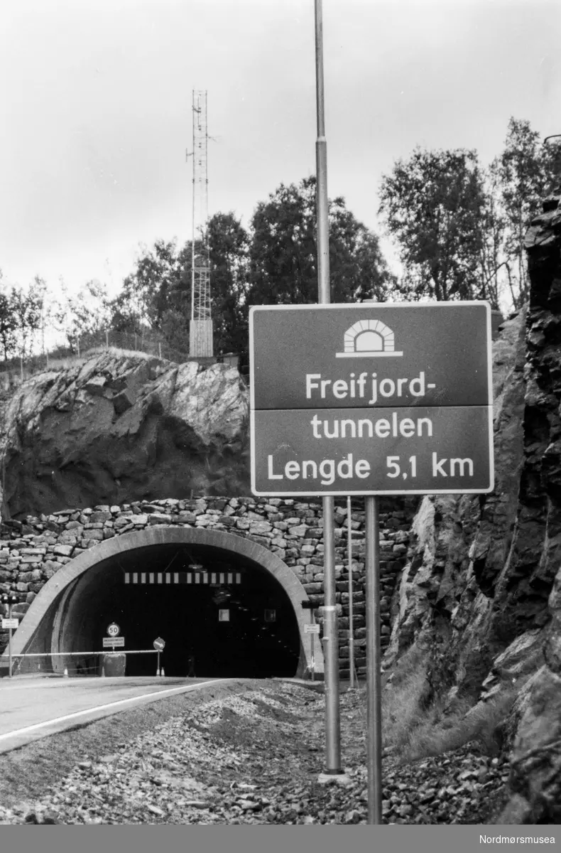 Freifjordtunnelen. Ved åpningen. Bildet er fra avisa Tidens Krav sitt arkiv i tidsrommet 1970-1994.