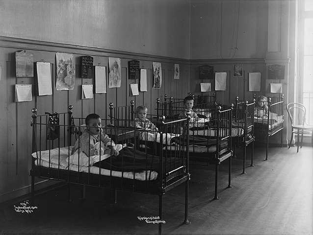 Konv: Rikshospitalet, børneafdeling/ store sal/ senge