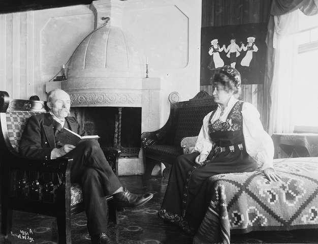 Prot: Arne Garborg og Frue i Peisestuen 29/12 1910