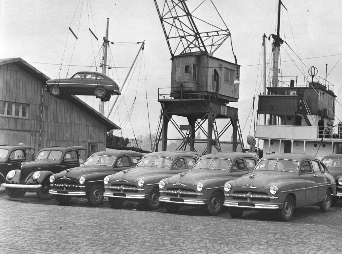 Oslo havn, import av biler.  På denne tiden var det begrensninger når det gjaldt salget.
