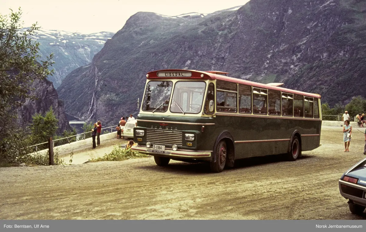 Rutebiler tilhørende Storfjord Rutebilar med kjennemerke T-1184 i rute ...