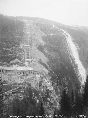 Prot: Kraftstation Rjukan 1 og nye Rjukan Vermork foss 26/5 1911