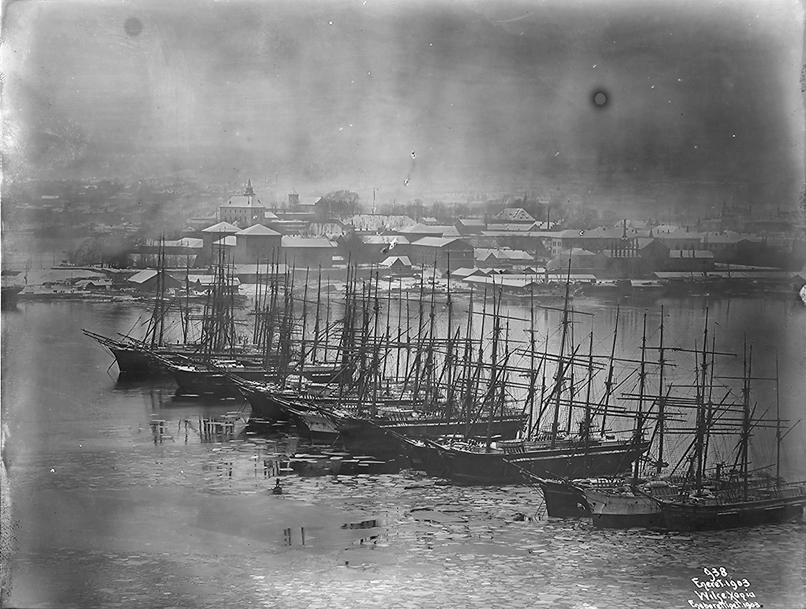 Prot: Havnen fra Ekeberg - oplakte skuter Jan.1903