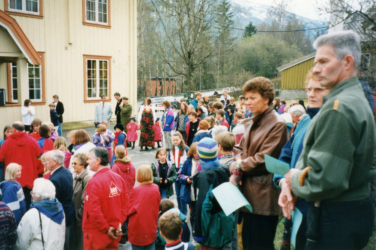 Minnemarkering frå tingstugu i 1995.