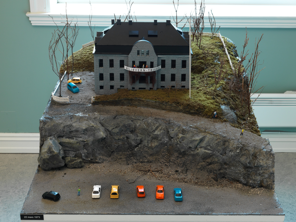 Modell av Rønnebergvillaen, diverse materialer