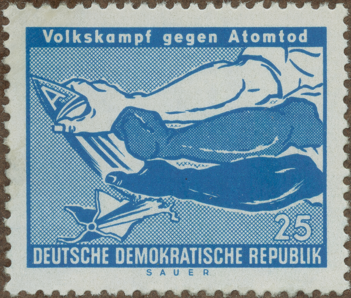 Frimärke ur Gösta Bodmans filatelistiska motivsamling, påbörjad 1950.
Frimärke från Öst Tyskland, 1958. Motiv av Händer sönderrivande en atombomb -Symbol för: folkprotest mot atombombsdöden- =( "Volkskampf gegen atomtod")