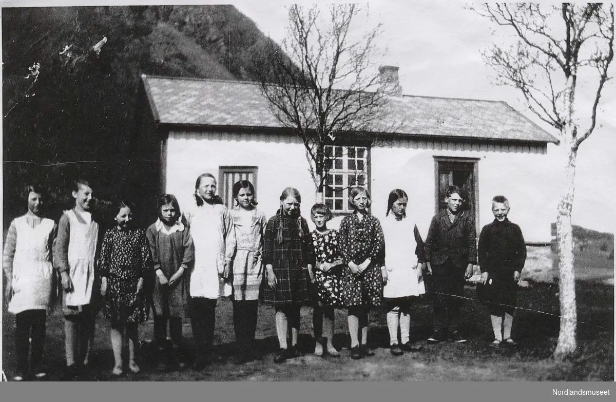 12 elever foran Skagstad skole