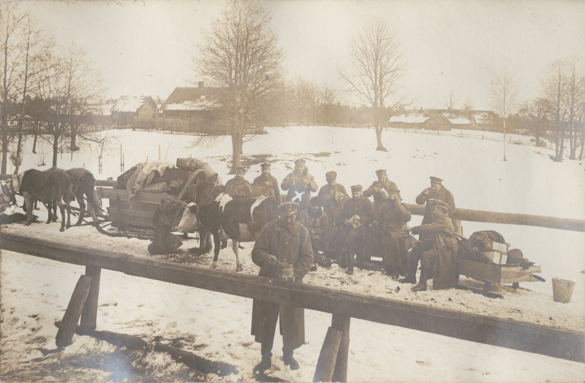 Text i fotoalbum: "Mars 1918. På väg till Kamien, Ukraina."