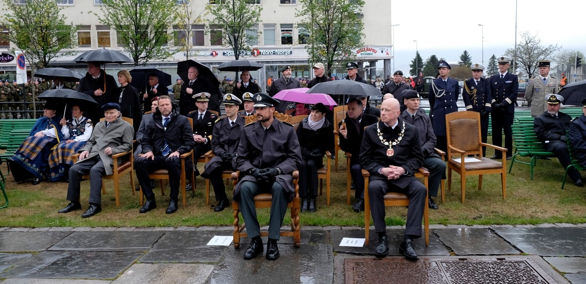 28. mai 2015, 75 års minnemarkering av frigjøringen av Narvik under andre verdenskrig. Del 4: Avslutningsseremoni på Narvik torg.