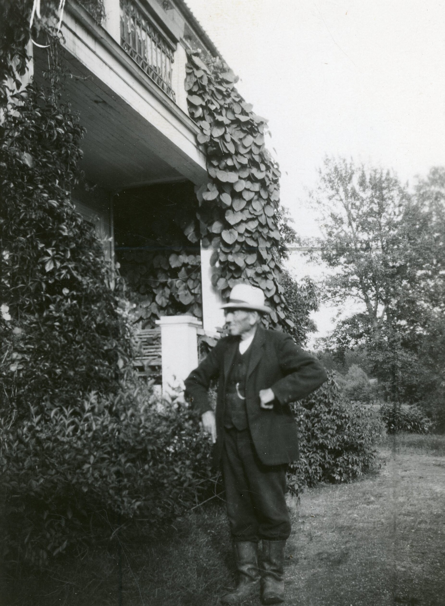 Foto av Hans Kleppen frå Borge.  Bildet er tatt på 75-årsdagen 14.9.1931. 