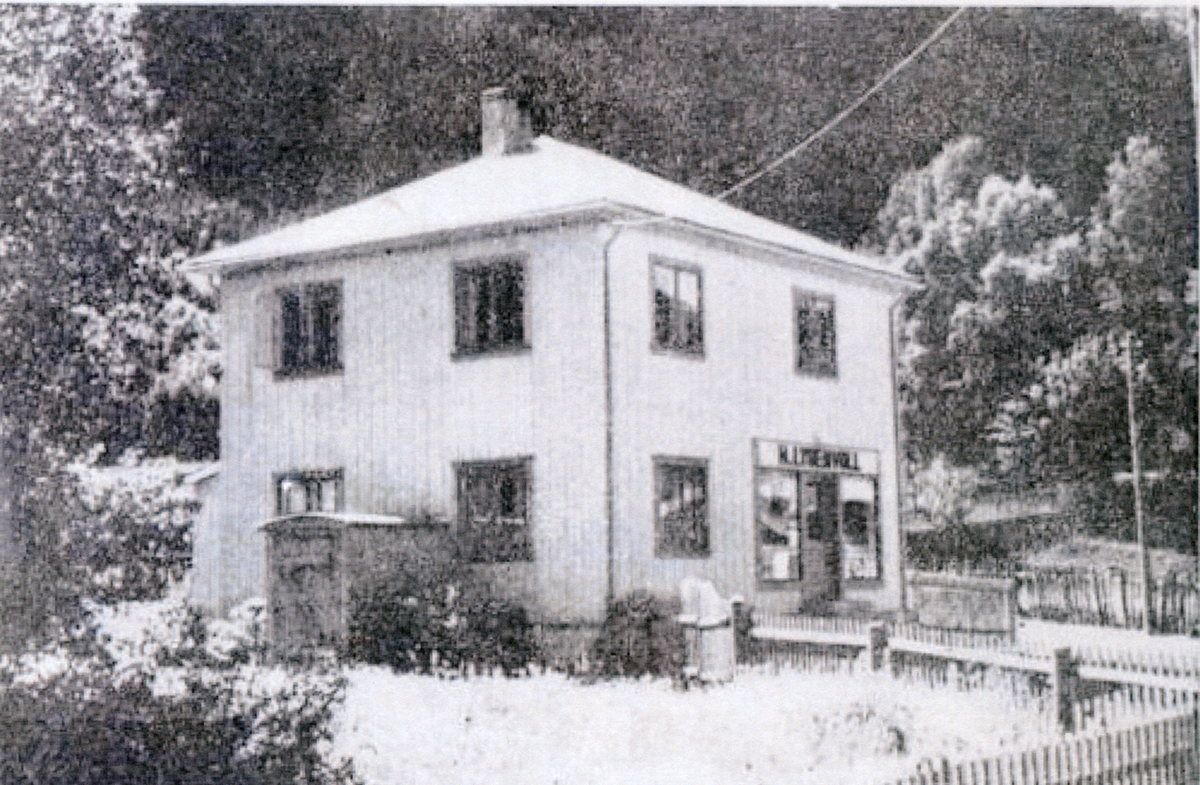 Lysenvolls butikk på Børtnes
Hans Lysenvoll etablerte seg med butikk på Børtnes i 1937.
