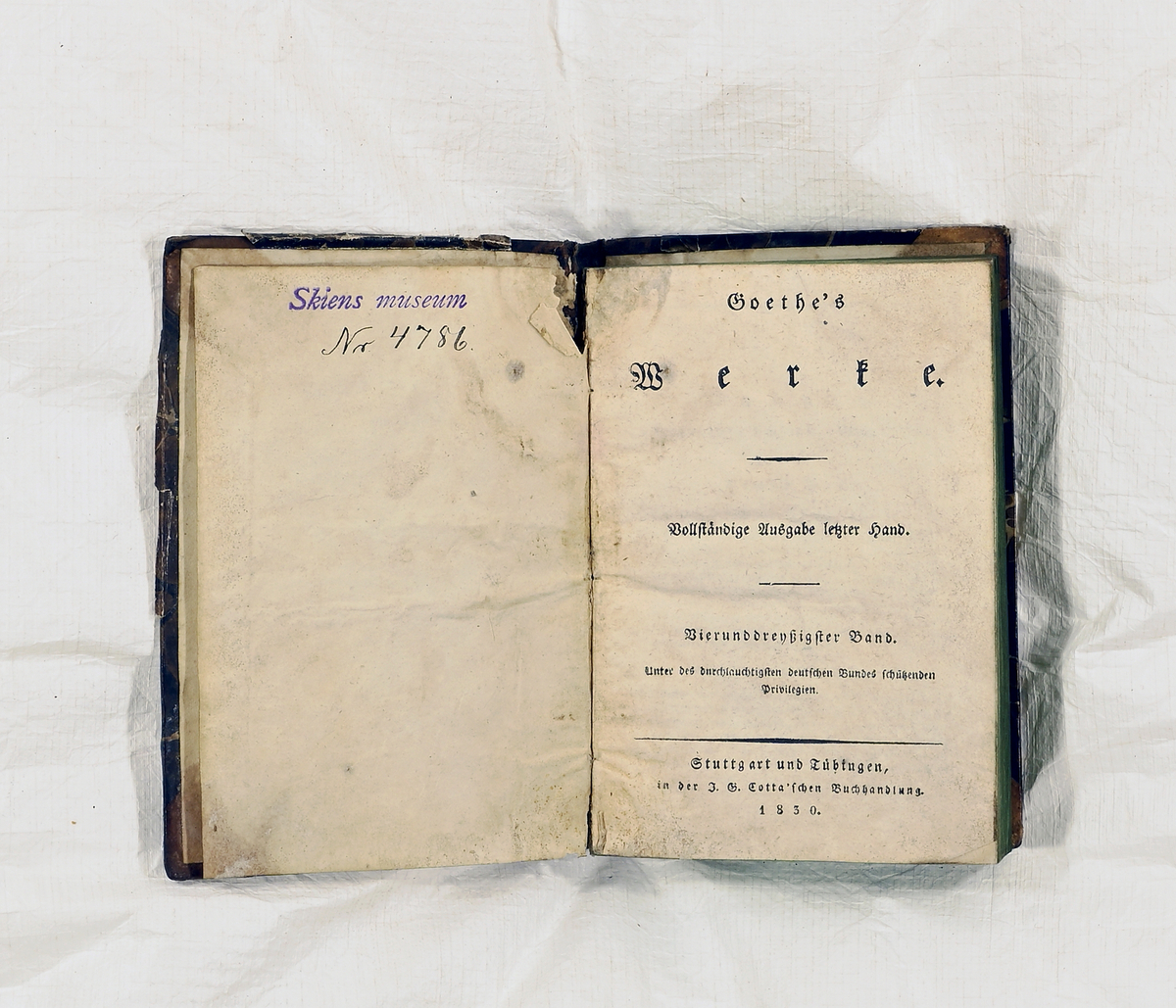 Prot: "Goethes Werke 2, 12, 34, 39". Stuttgart und Tübingen 1827-30. 262 s. 313 s. 371 s. 8. Indb.
