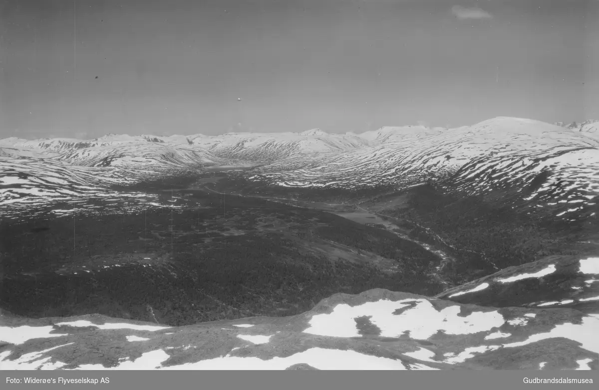 Flyfoto av Billingsdalen - vestover frå Billingen