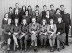Vang Framhaldskole på Solvang 1946. Klassebilde. 
Evelyn Gra
