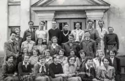 Klassebilde av klasse 3B 1950-51 ved Hamar Katedralskole.
Na