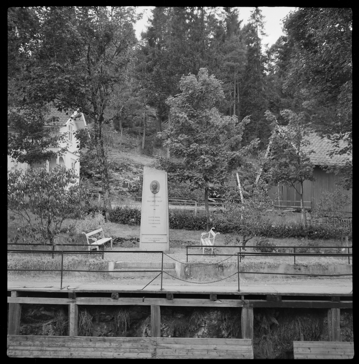Minnestøtte over Engebret Soot ved Ørje sluser, Marker kommune.