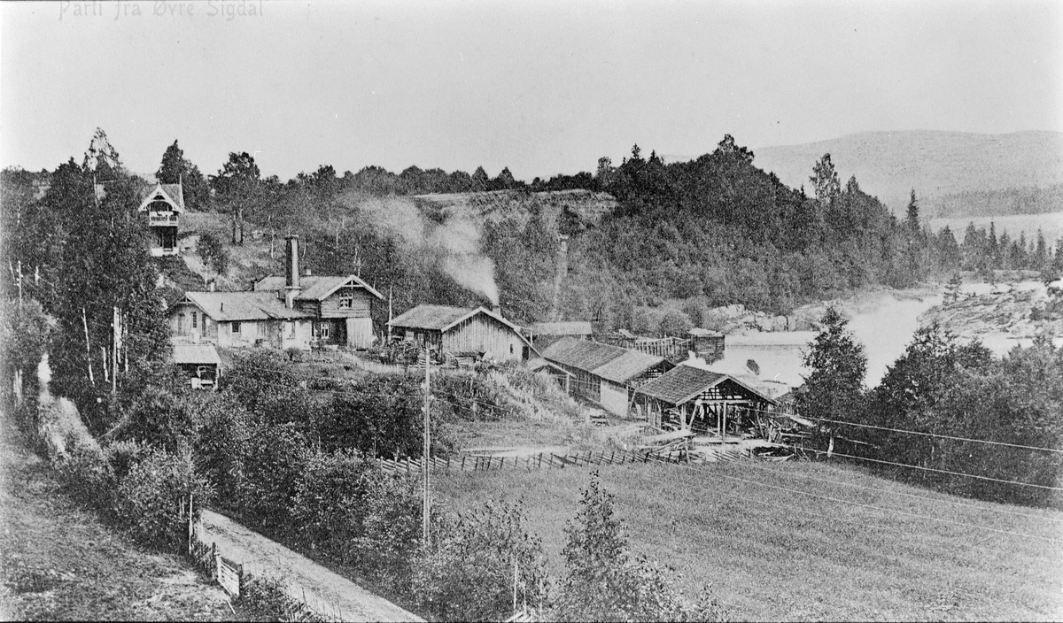 Fossheim bruk ved Albjerkfossen, med teglverk og sag. Trolig rundt 1910.