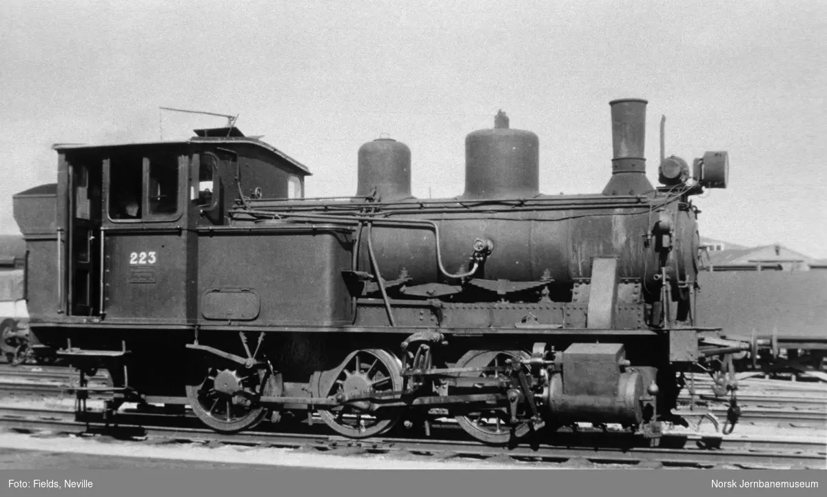 Damplokomotiver type 25a nr. 223 i skiftetjeneste på Trondheim stasjon
