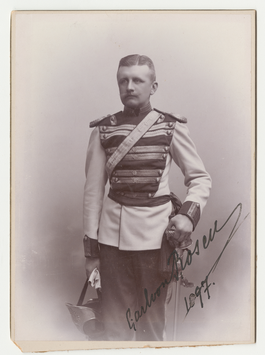 Porträtt av Carl von Rosen, löjtnant vid livregementets dragonkår.