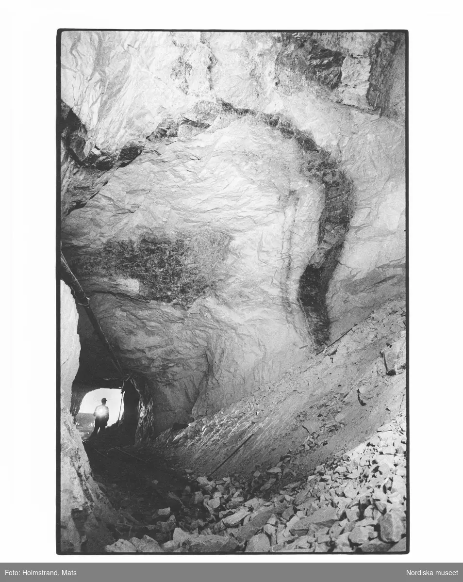 Långbans gruva, en av världens mineralrikaste platser. Gruvingenjör Gösta Breitholtz med lampa.