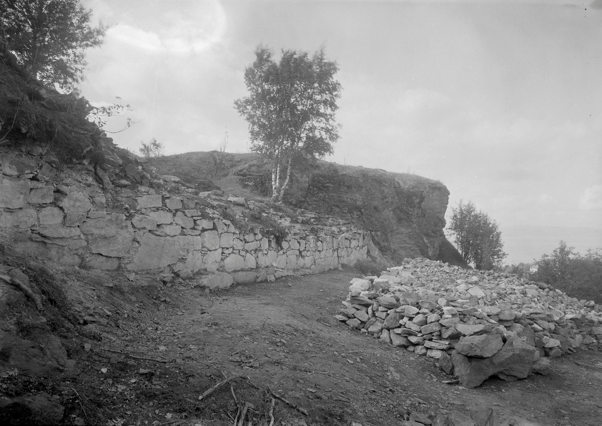 En gammel mur på Sverresborgen avdekket ved utgraving