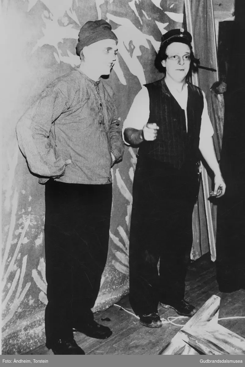Ola Skrinde (f. 1943) og Ola Odden (f. 1932) spelar i "Fjelleventyret"