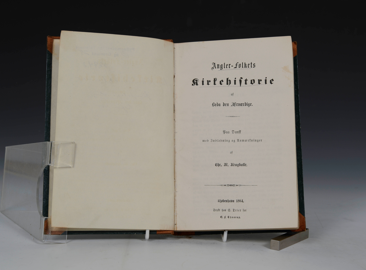 Angler Folkets Kirkehistorie af Beda den aerværdige. På dansk... af Chr. M. Kragballe. Kbhv. 1864 XVIII + 381 s. 8.F.