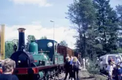 Nyrestaurert damplokomotiv 2a nr. 17 med karettog vises for 