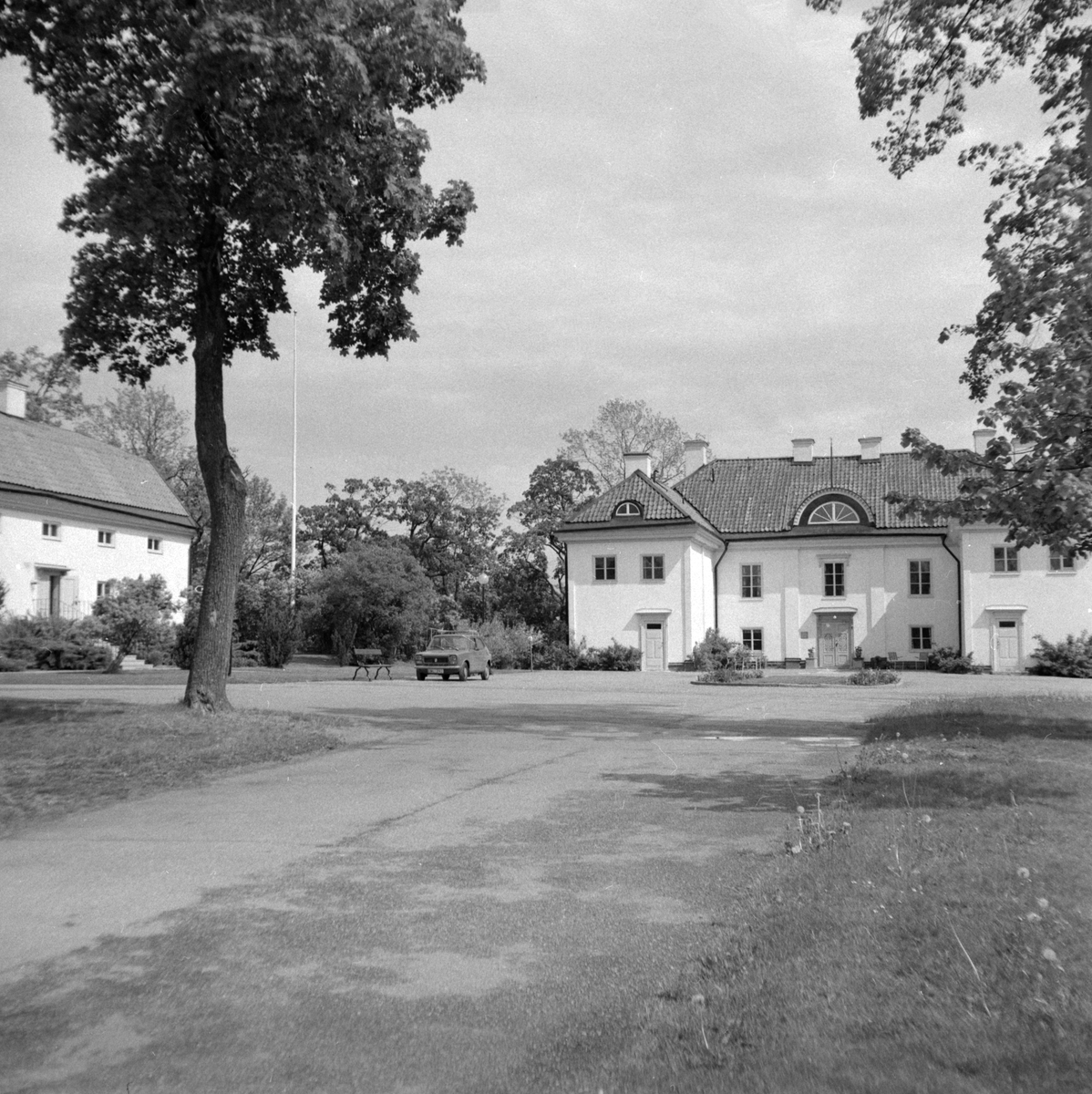 Marieborgs folkhögskola 1976. Bild i samband med slutbesikting efter genomförd fasadrenovering.