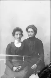 Marie Eilertsen med en kvinne