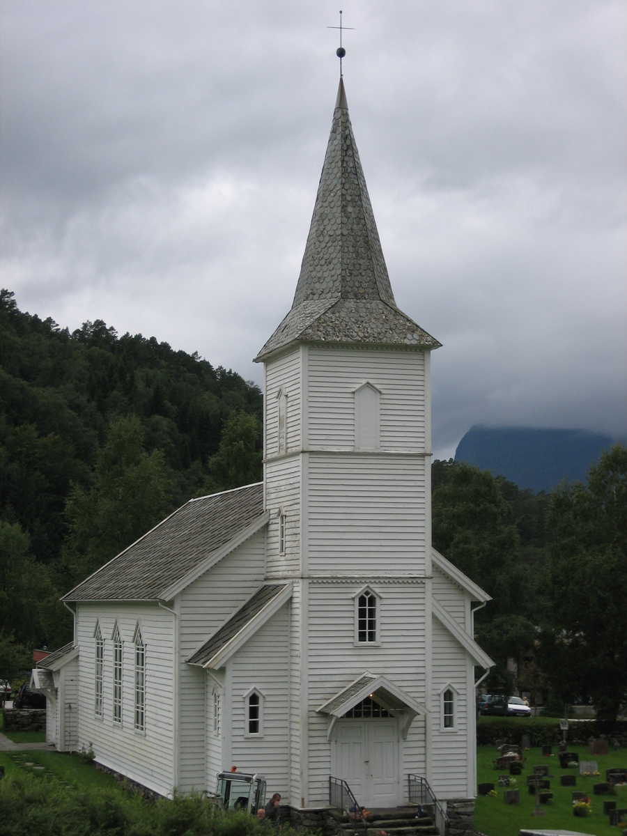Hyllestad kyrkje
