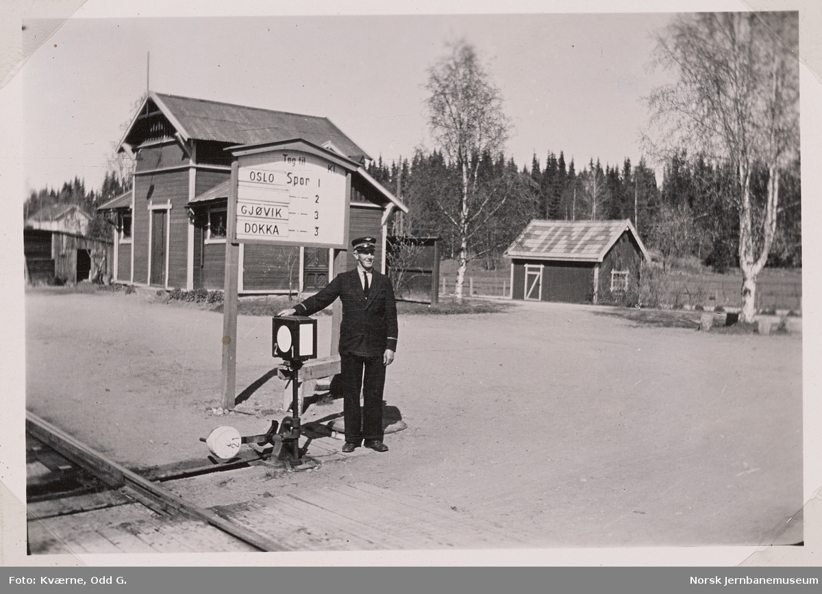 Stasjonsformann Martin Nordsveen på Eina stasjon