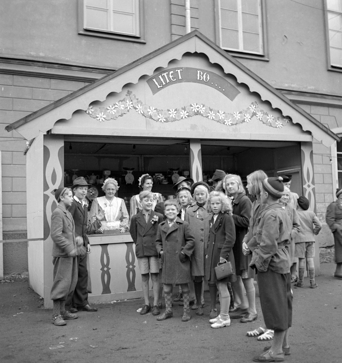 Persmäss var i historisk tid Linköpings största marknad. År 1907 togs traditionen åter upp genom bildandet av Persmässeklubben, bestående av kvinnor med anknytning till hantverk. Inför säsongen 1942 hade man nystartat den insomnade verksamheten med bland annat en marknadsdag i och runt Ljungstedtska skolan.