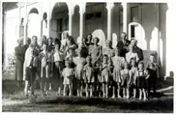 Karen Skavhaugens hundreårsdag 21. juli 1947.
Familiefest på