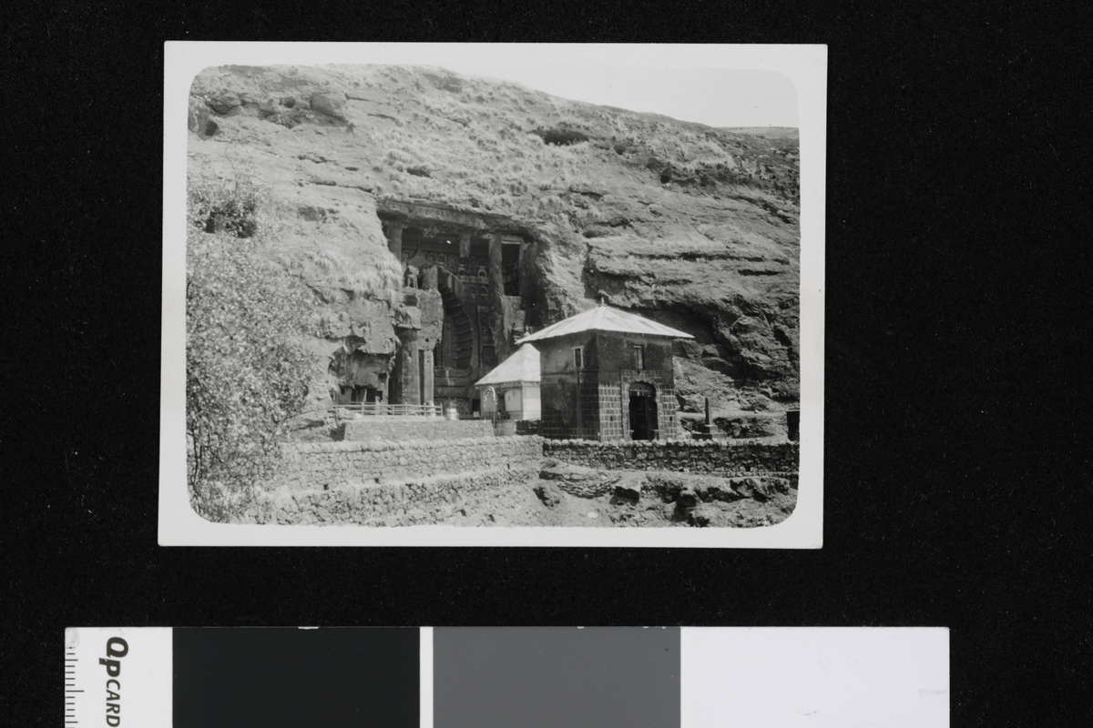 Templet i Ajanta, Maharashtra. Fotografi tatt i forbindelse med Elisabeth Meyers reise til India 1932-33.