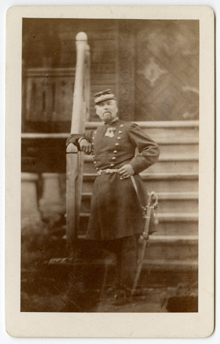 Foto av oberst Lars Christian Dahle på Daal Gård, trolig slutten av 1870-tallet